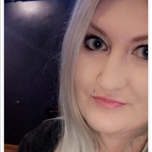 Meet your Posher, Casey - Picture 3 of 5